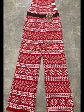 Born famous 
Xmas sweater overalls/ jumpsuit
XL
No stains no tears